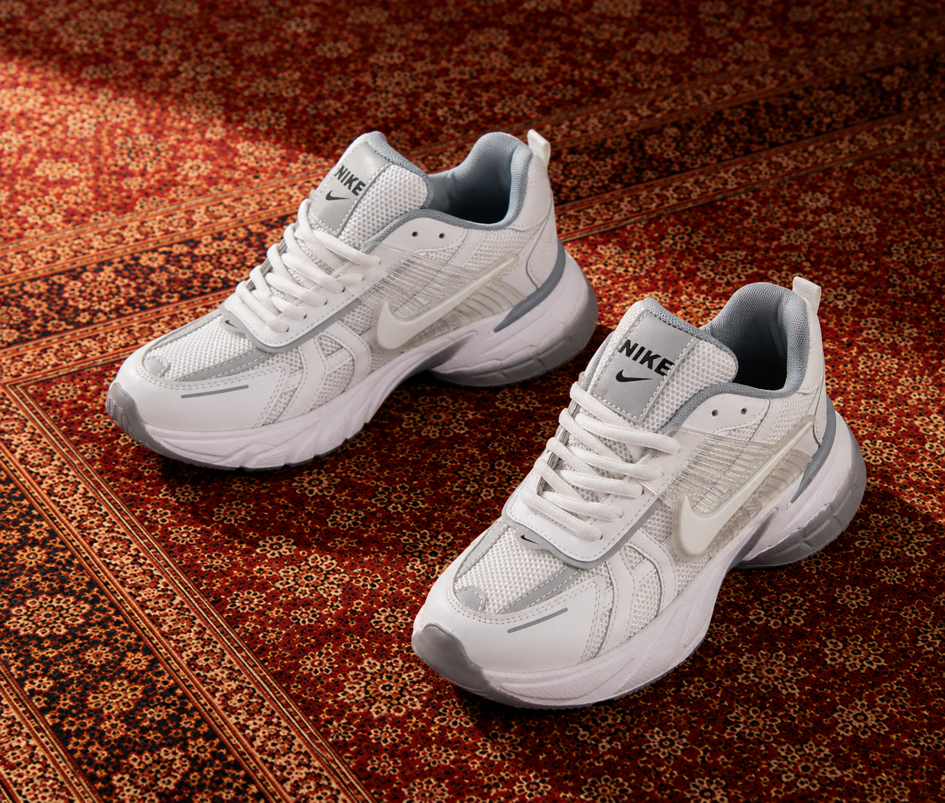 کتونی وی تو کی V2k مردانه سفید طوسی 502